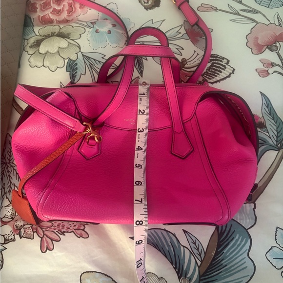 Tory Burch - Perry Small Satchel in hot pink - Picture 9 of 9